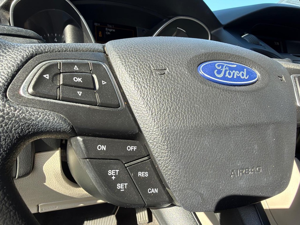 Ford Focus Vehicle Full-screen Gallery Image 28
