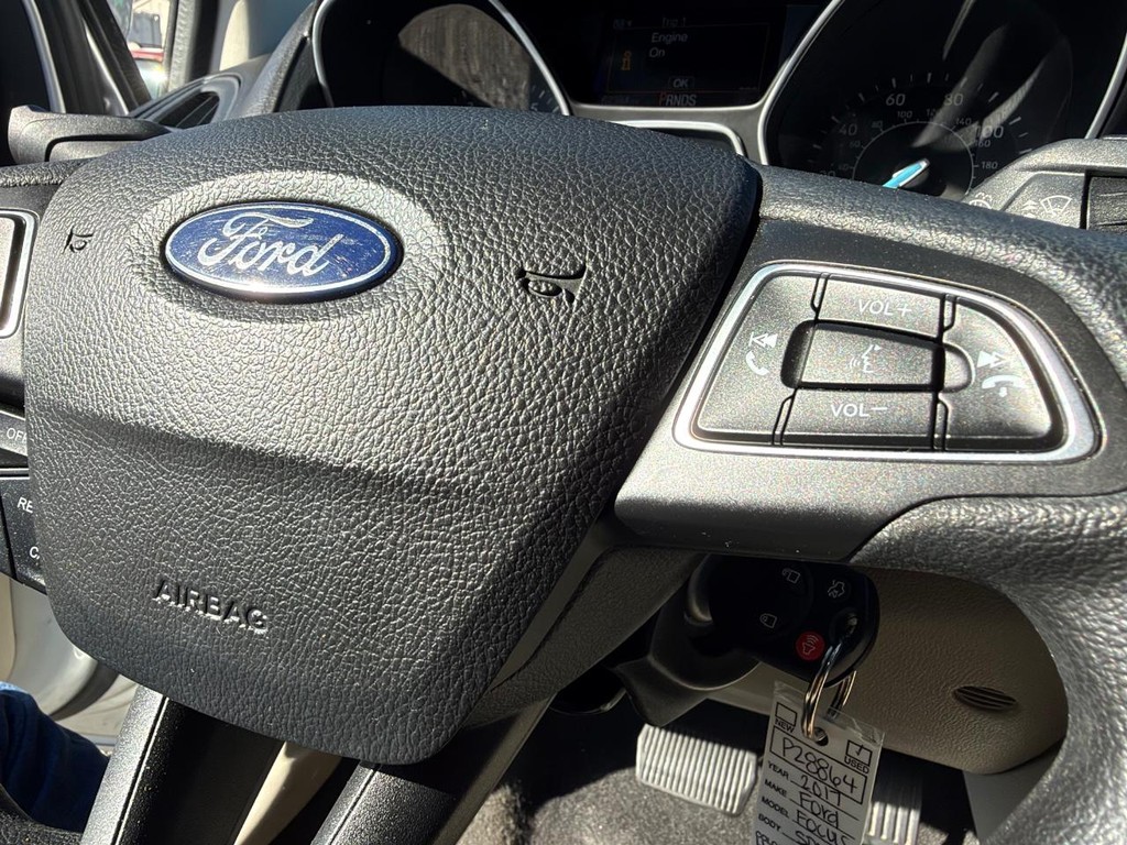 Ford Focus Vehicle Full-screen Gallery Image 29