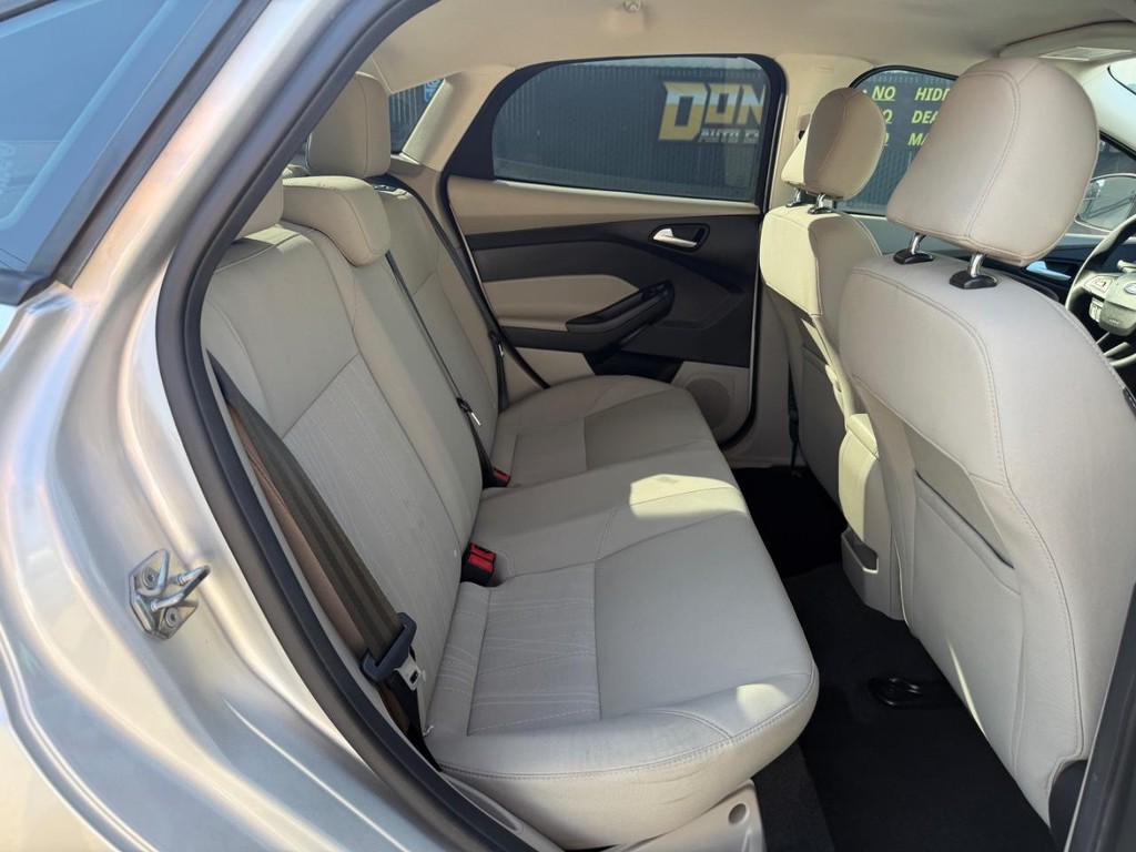 Ford Focus Vehicle Full-screen Gallery Image 34