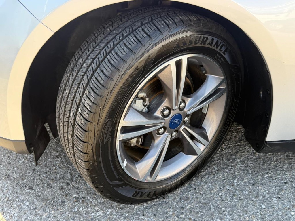 Ford Focus Vehicle Full-screen Gallery Image 38