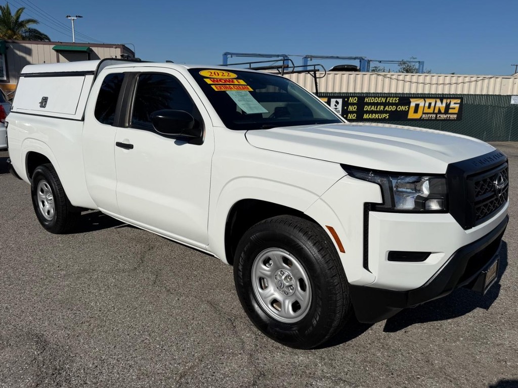 Nissan Frontier Vehicle Full-screen Gallery Image 03