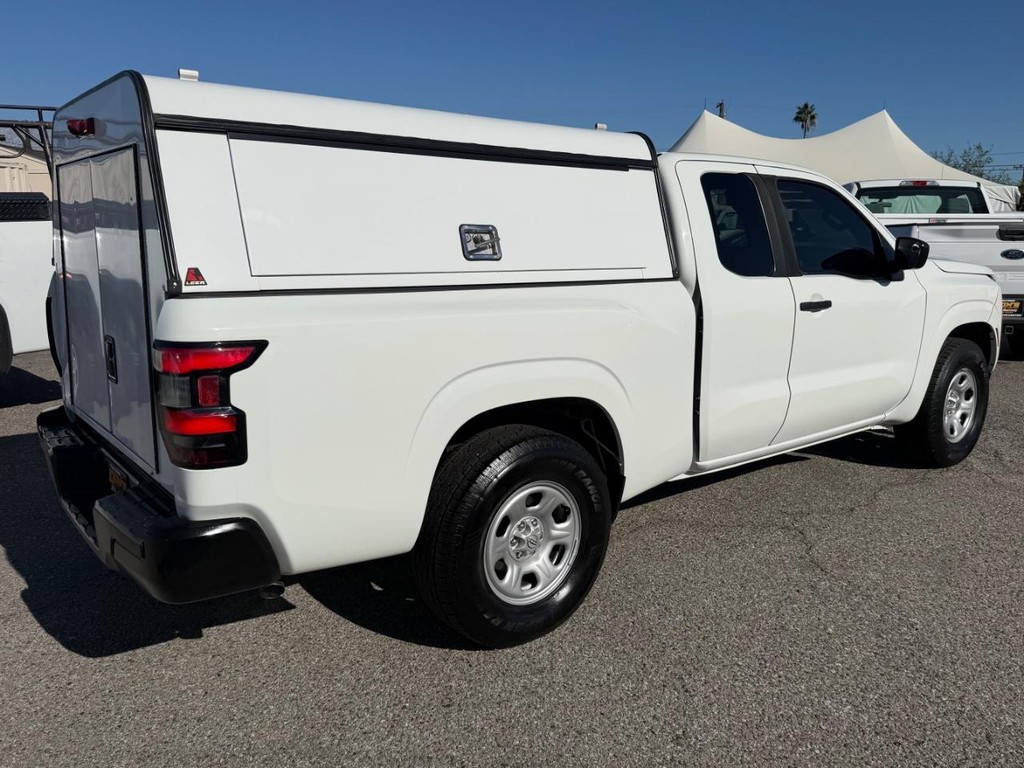 Nissan Frontier Vehicle Full-screen Gallery Image 06