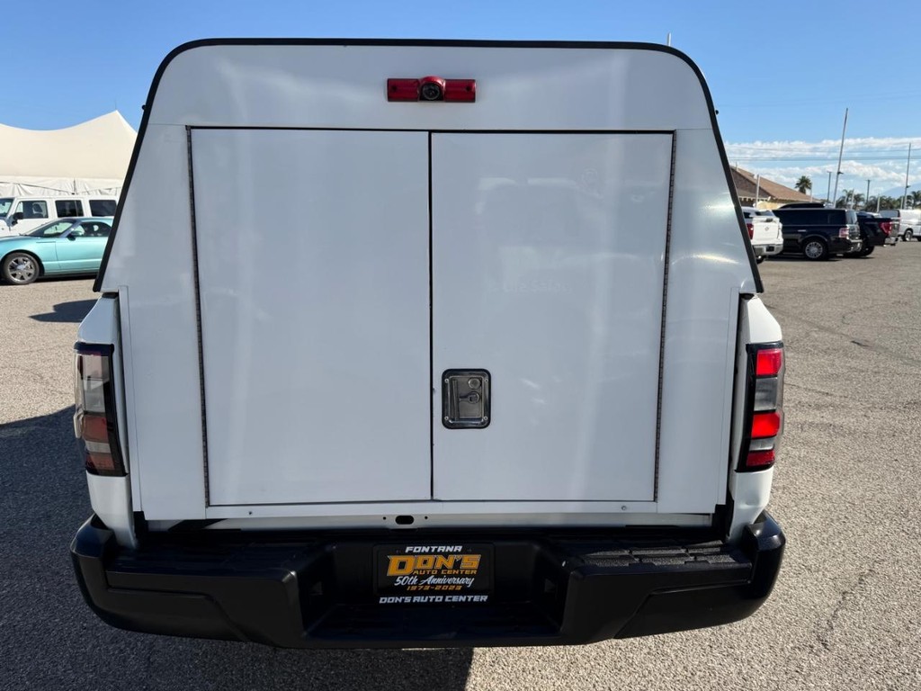Nissan Frontier Vehicle Full-screen Gallery Image 08