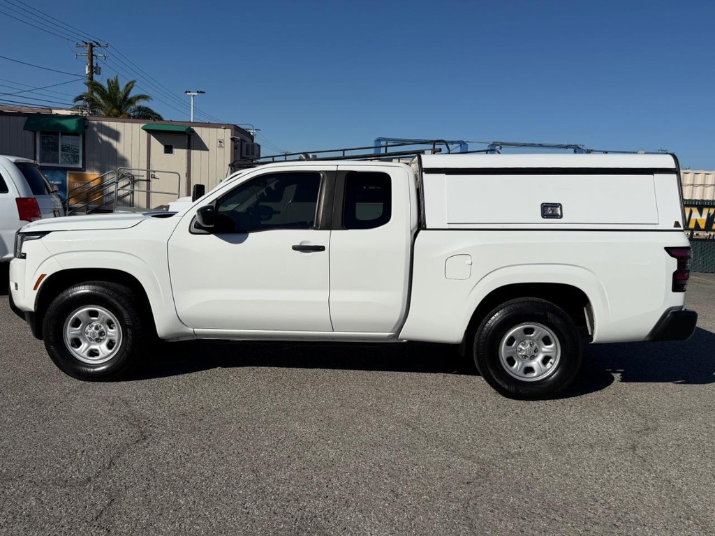 Nissan Frontier Vehicle Full-screen Gallery Image 11