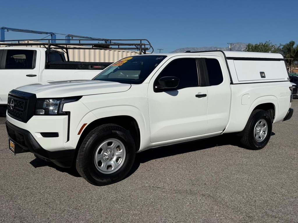 Nissan Frontier Vehicle Full-screen Gallery Image 12