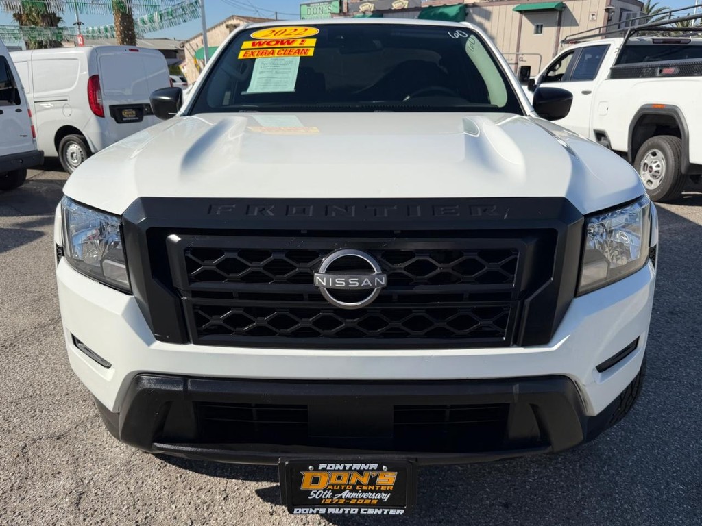 Nissan Frontier Vehicle Full-screen Gallery Image 14