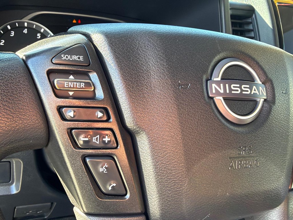 Nissan Frontier Vehicle Full-screen Gallery Image 27
