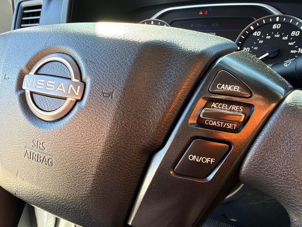 Nissan Frontier Vehicle Full-screen Gallery Image 28