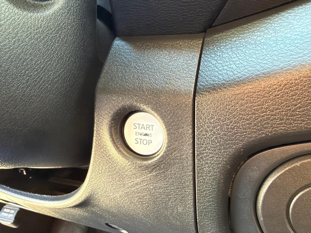 Nissan Frontier Vehicle Full-screen Gallery Image 31