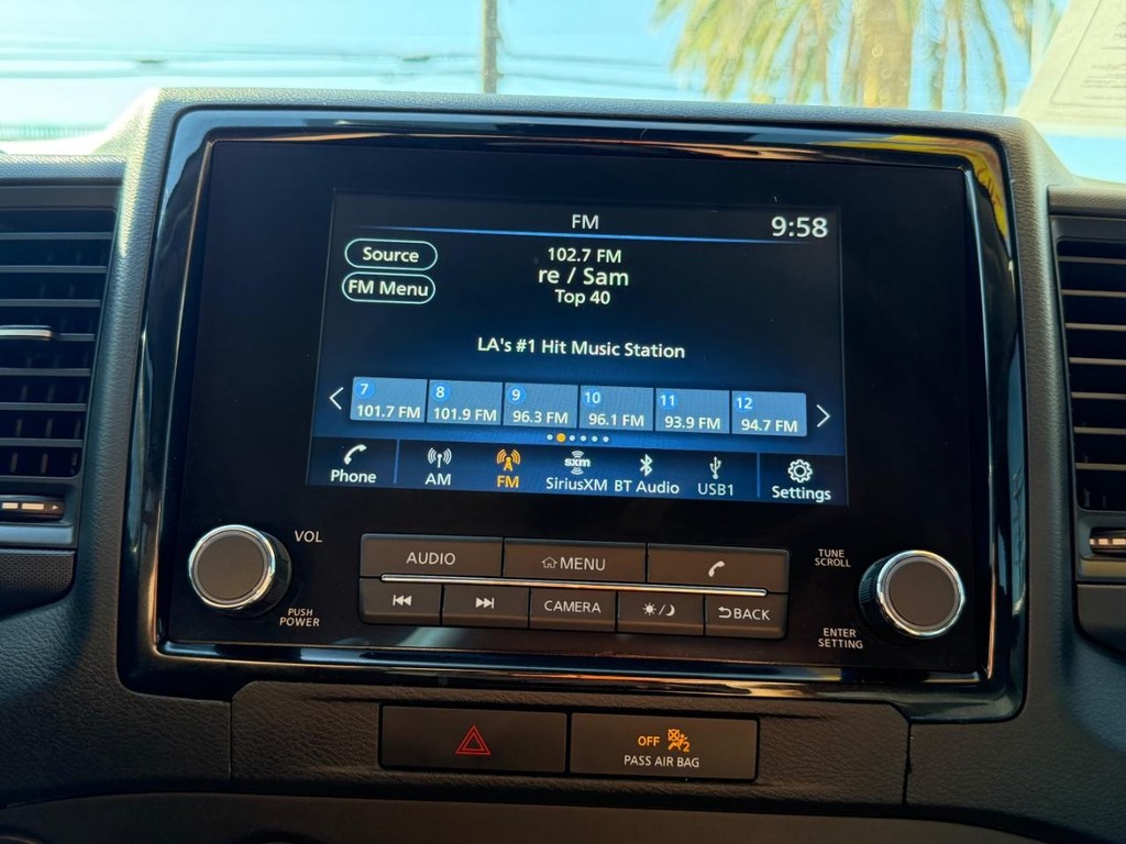 Nissan Frontier Vehicle Full-screen Gallery Image 33