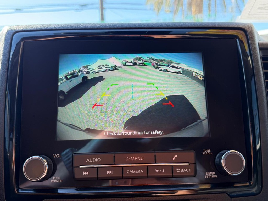 Nissan Frontier Vehicle Full-screen Gallery Image 34