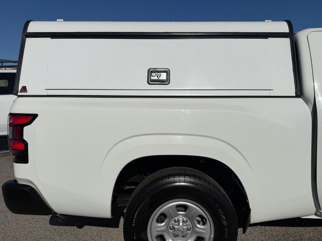 Nissan Frontier Vehicle Full-screen Gallery Image 35