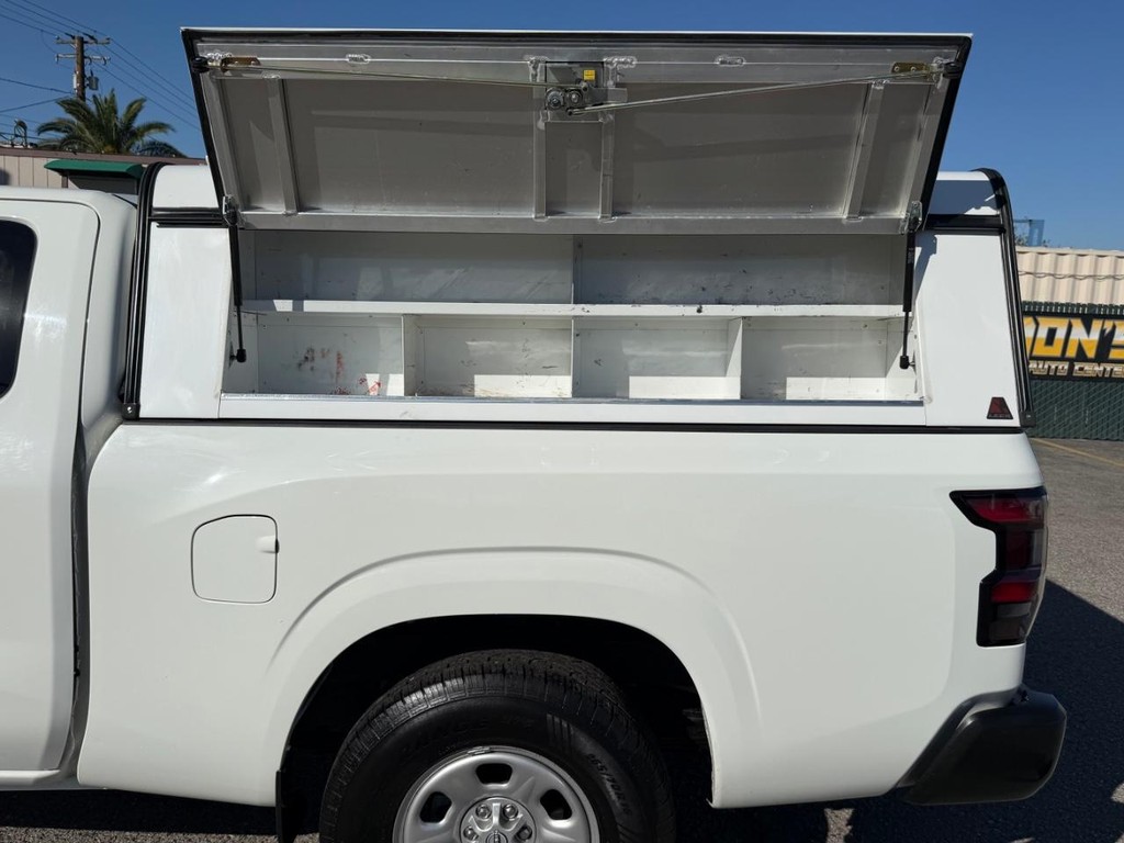 Nissan Frontier Vehicle Full-screen Gallery Image 37