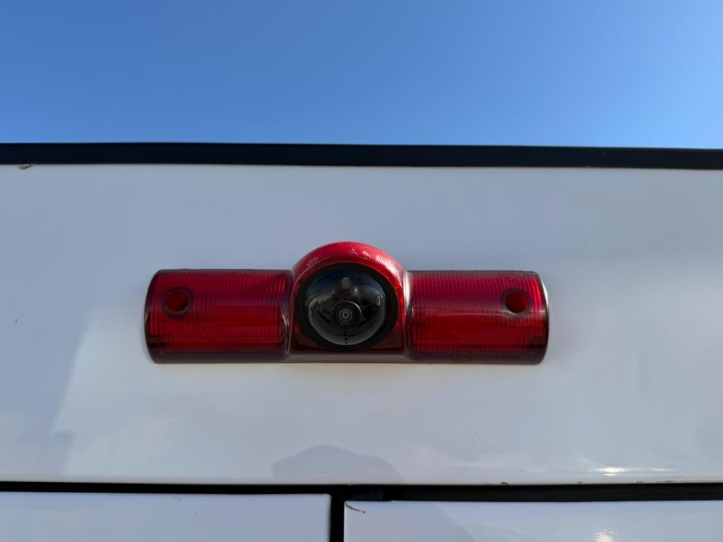Nissan Frontier Vehicle Full-screen Gallery Image 40