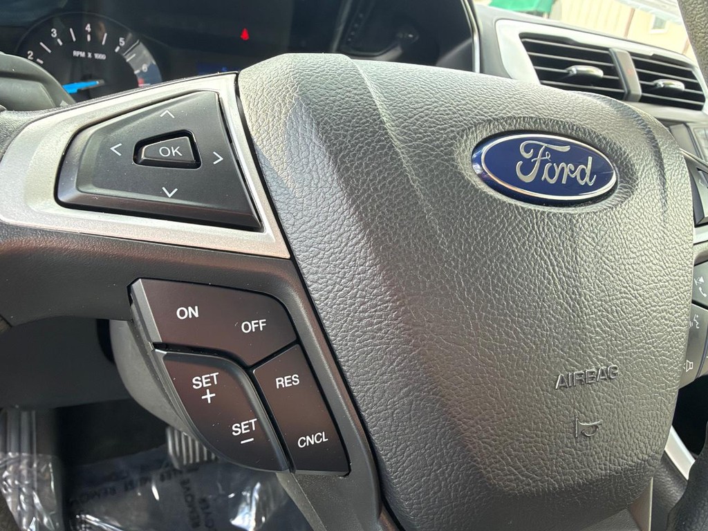 Ford Fusion Vehicle Full-screen Gallery Image 28