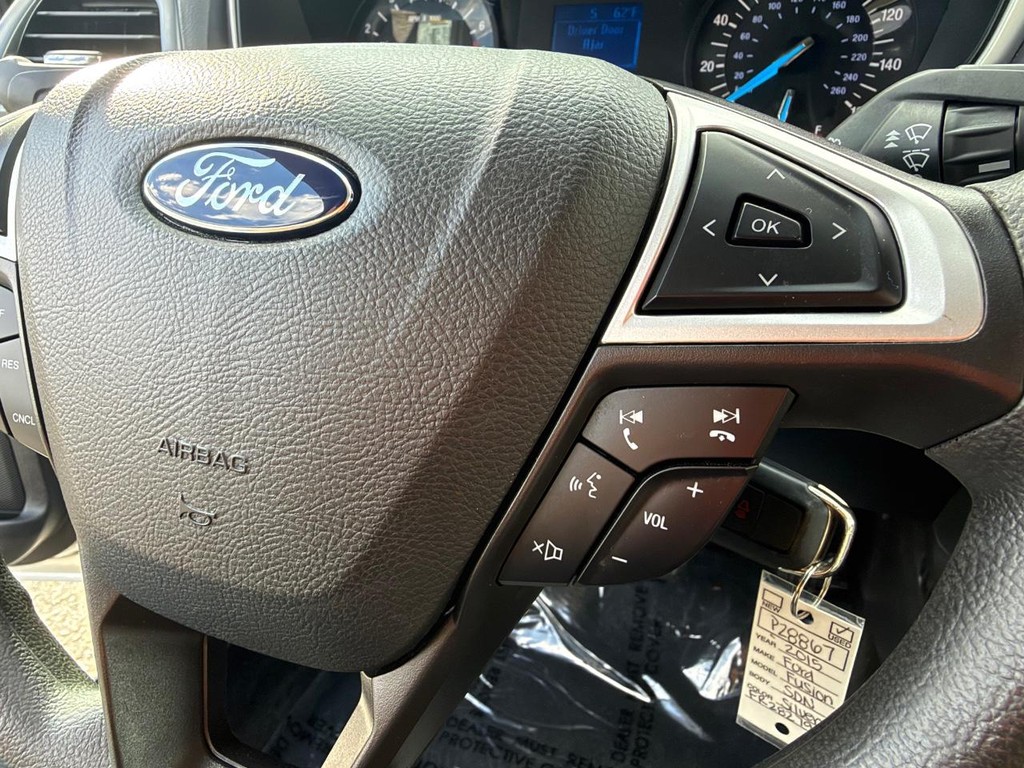 Ford Fusion Vehicle Full-screen Gallery Image 29