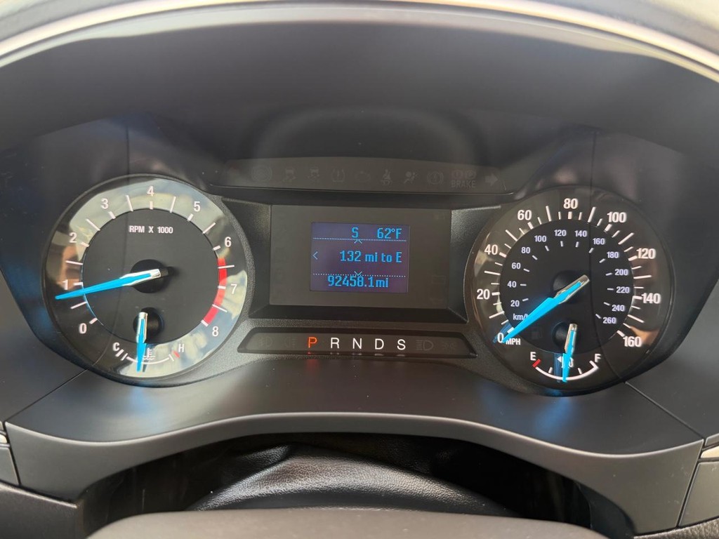 Ford Fusion Vehicle Full-screen Gallery Image 30