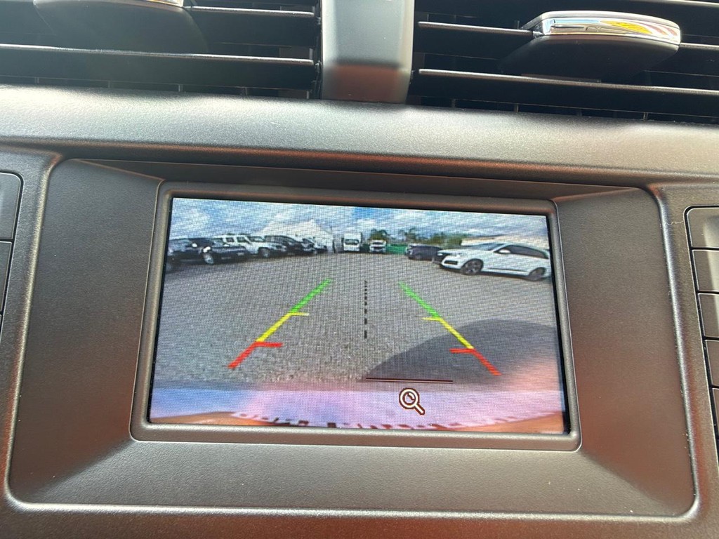 Ford Fusion Vehicle Full-screen Gallery Image 37