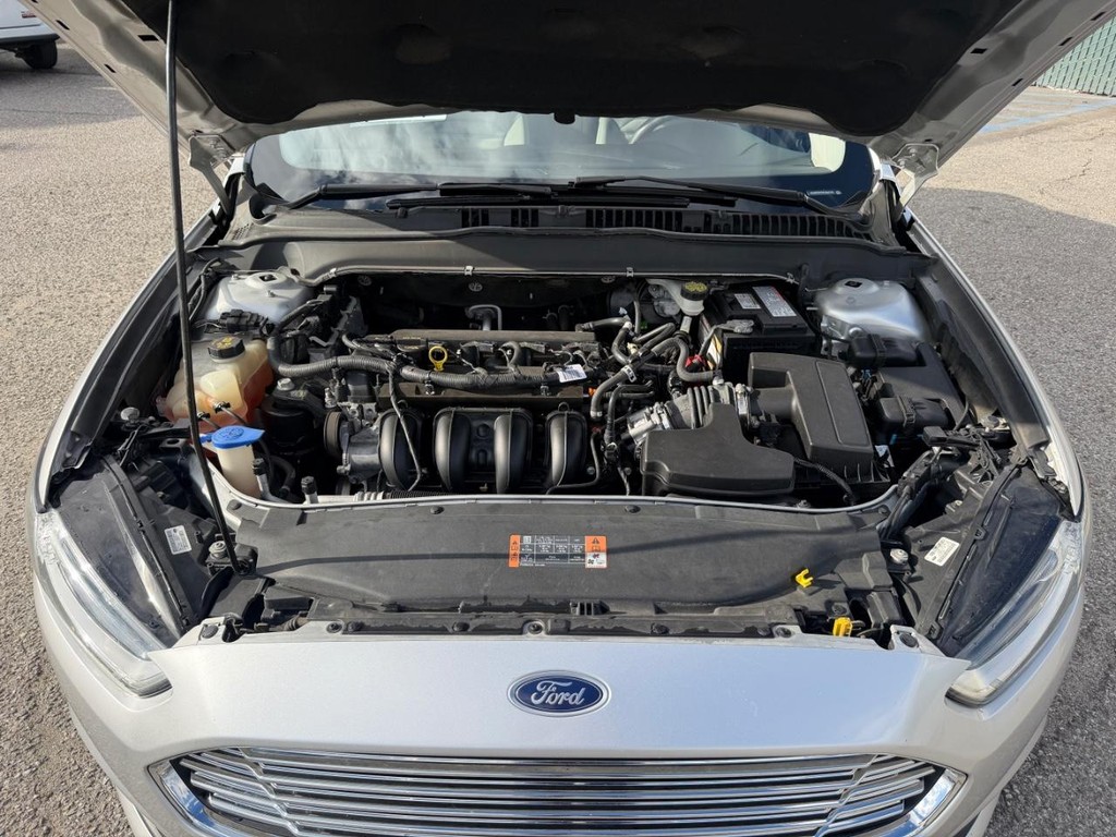 Ford Fusion Vehicle Full-screen Gallery Image 40