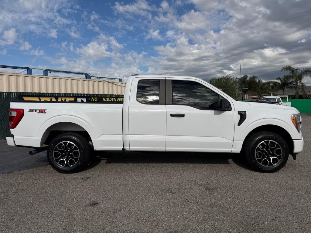 Ford F-150 Vehicle Full-screen Gallery Image 05