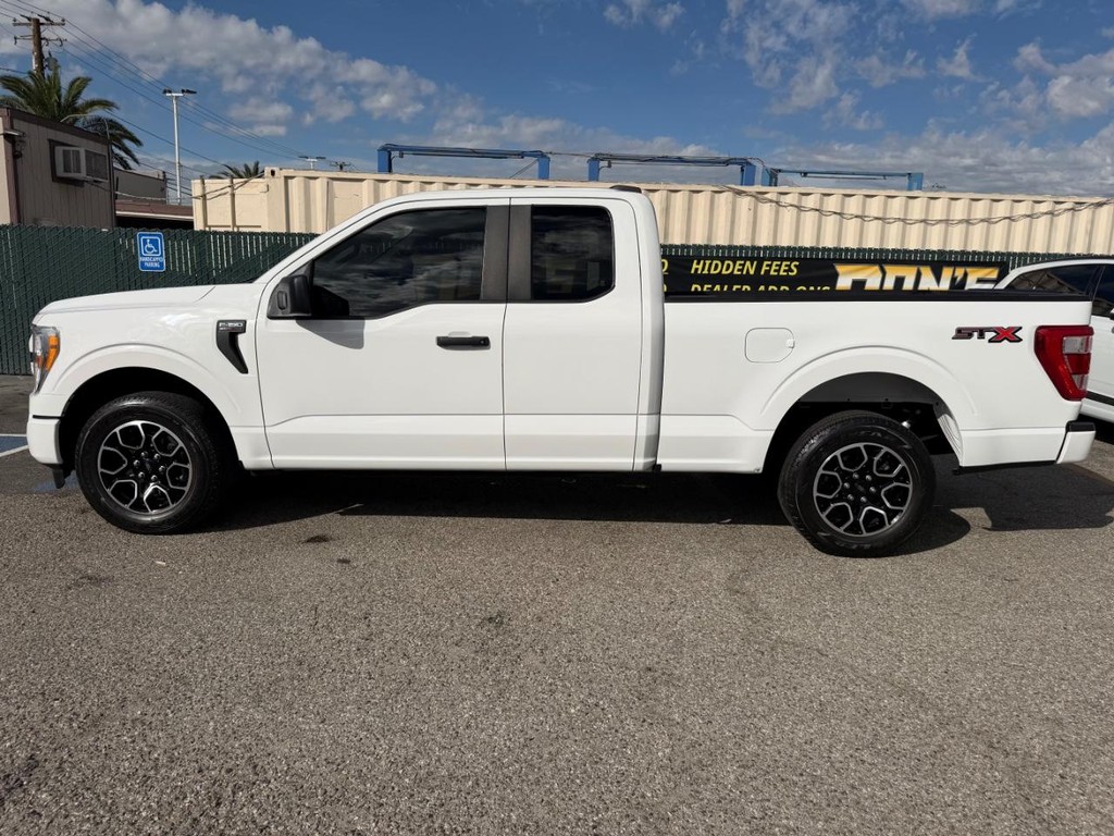 Ford F-150 Vehicle Full-screen Gallery Image 11