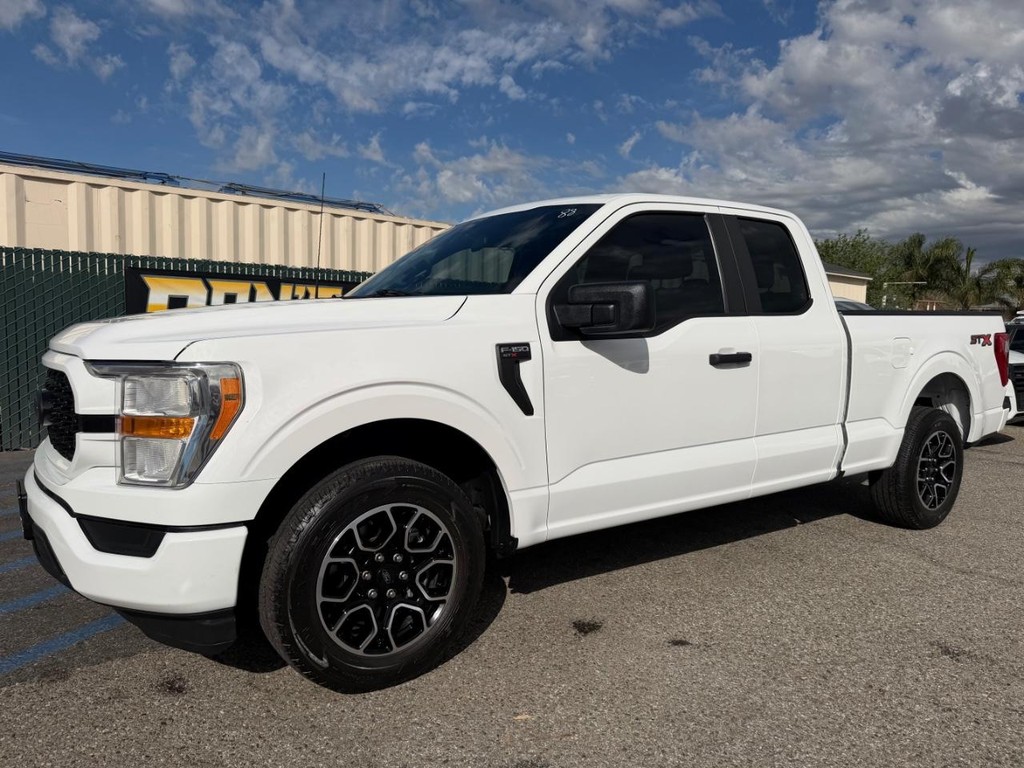 Ford F-150 Vehicle Full-screen Gallery Image 12