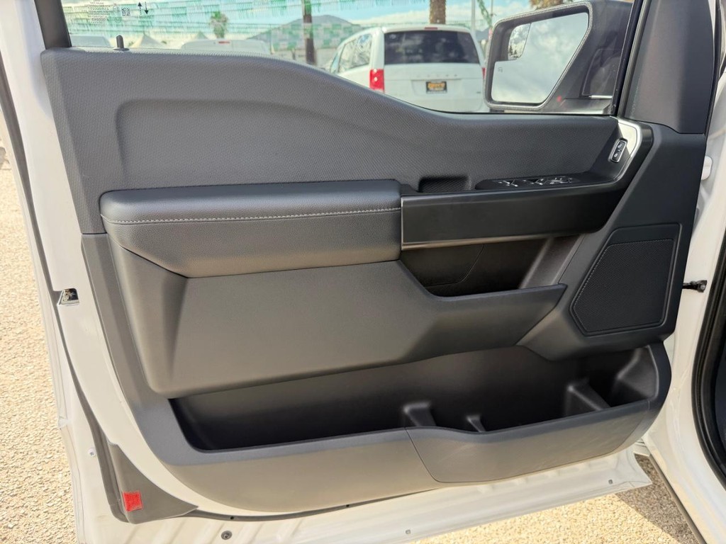 Ford F-150 Vehicle Full-screen Gallery Image 15