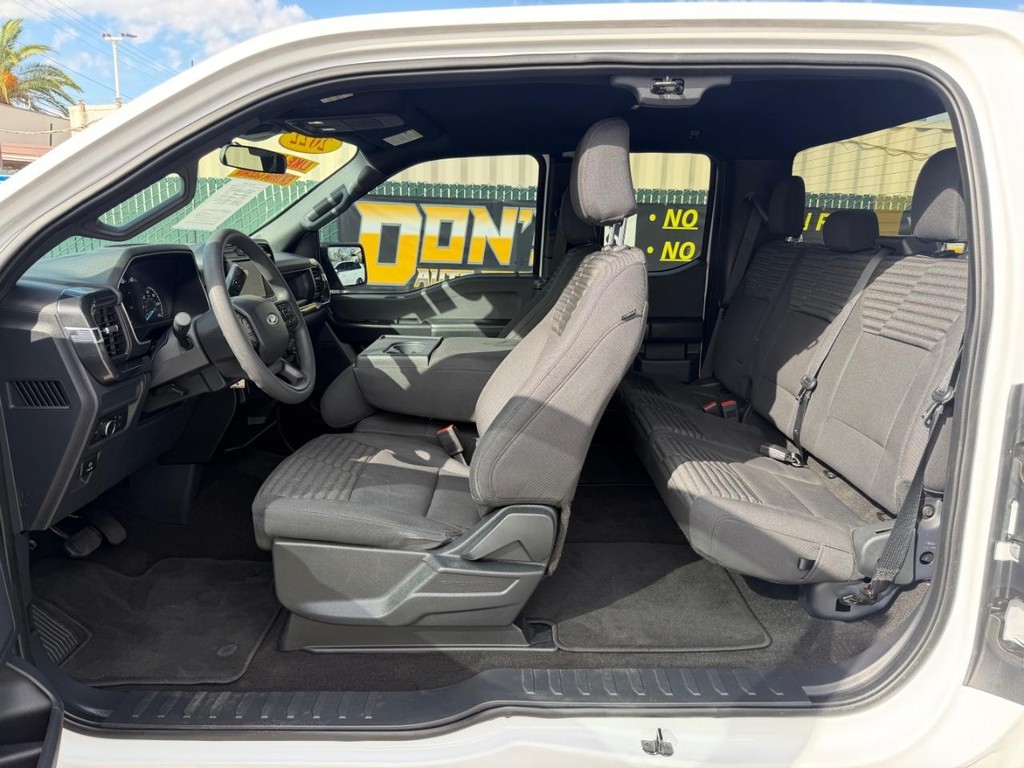 Ford F-150 Vehicle Full-screen Gallery Image 17