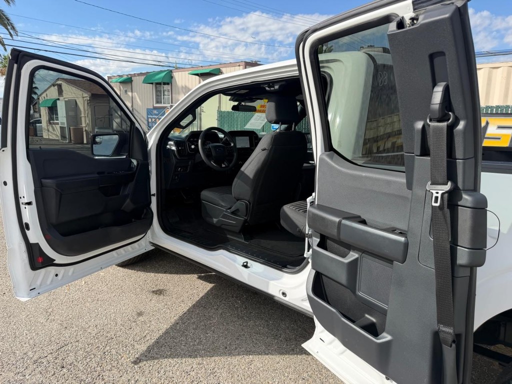 Ford F-150 Vehicle Full-screen Gallery Image 21