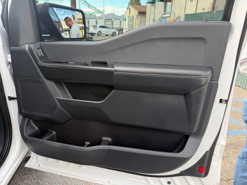 Ford F-150 Vehicle Full-screen Gallery Image 22
