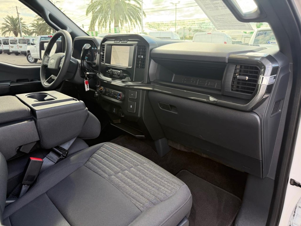 Ford F-150 Vehicle Full-screen Gallery Image 23