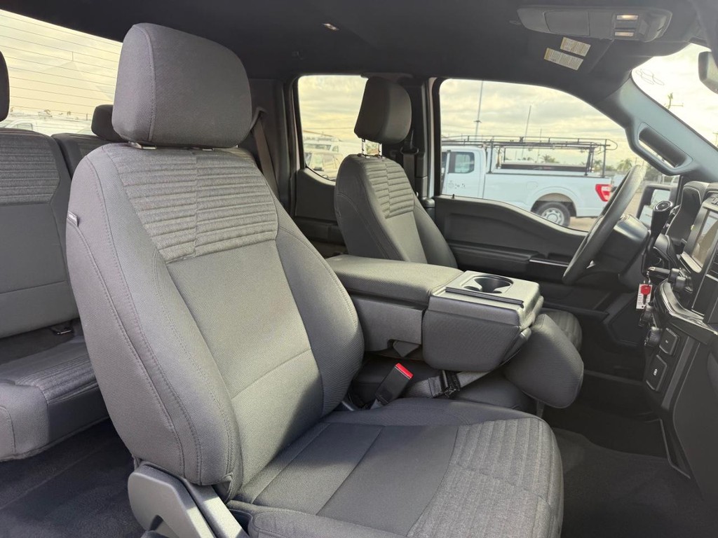 Ford F-150 Vehicle Full-screen Gallery Image 25