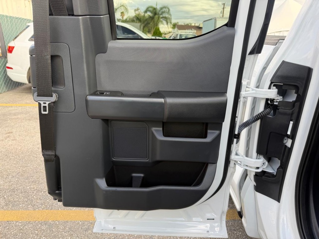 Ford F-150 Vehicle Full-screen Gallery Image 26
