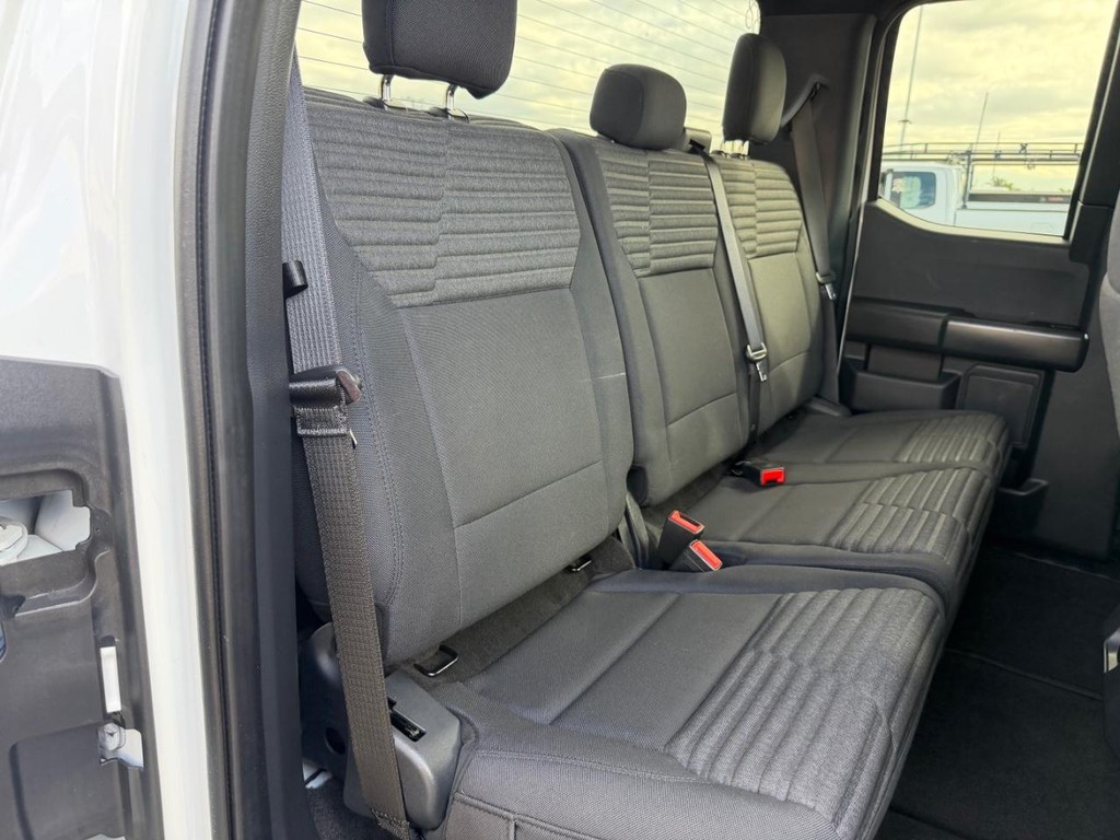 Ford F-150 Vehicle Full-screen Gallery Image 27