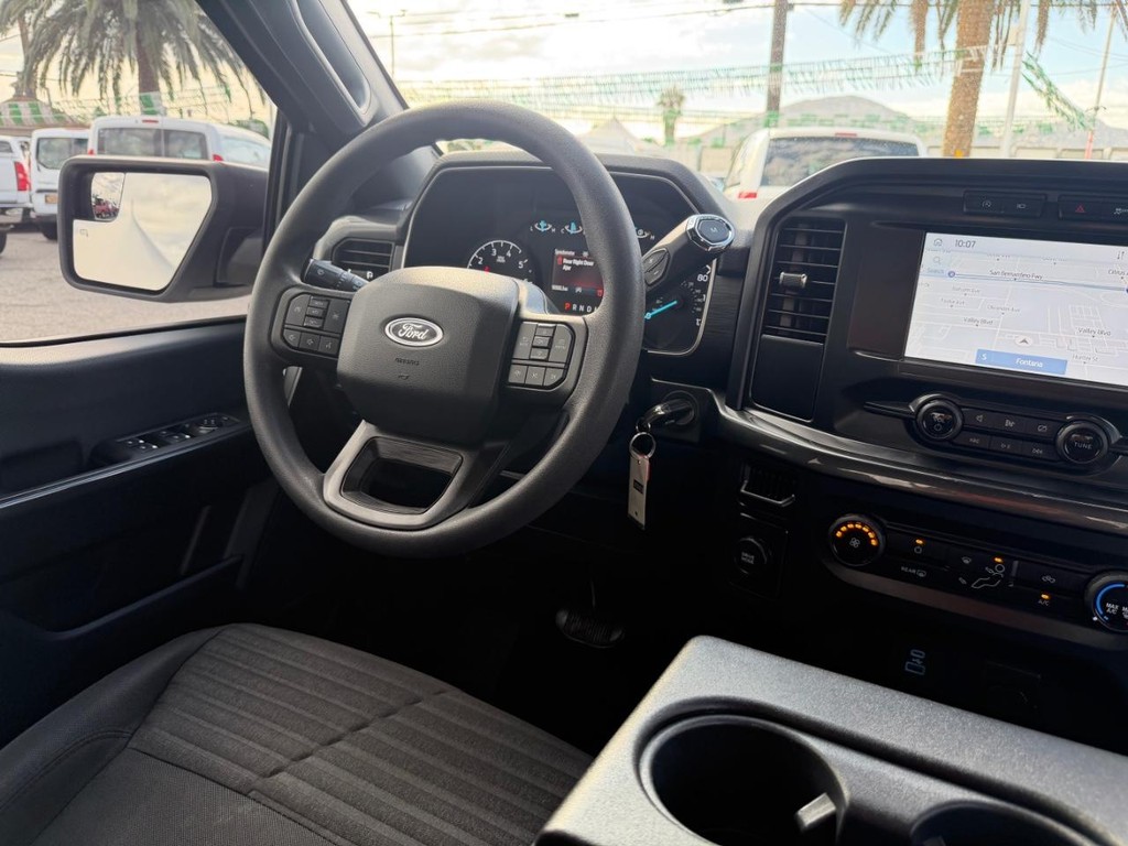 Ford F-150 Vehicle Full-screen Gallery Image 30