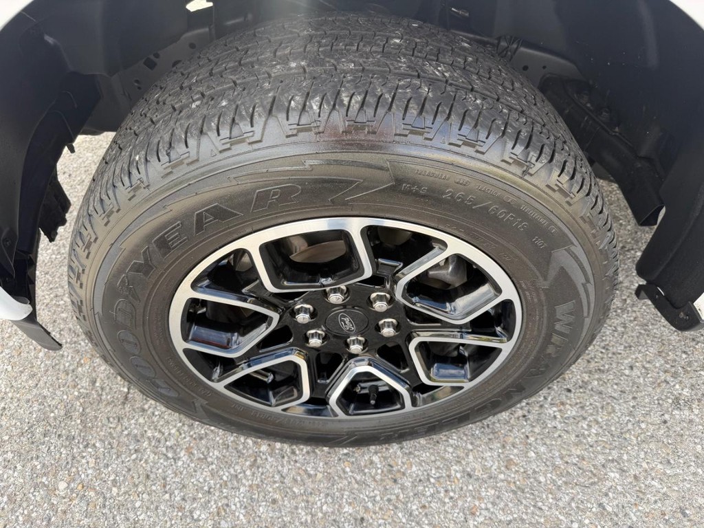 Ford F-150 Vehicle Full-screen Gallery Image 45