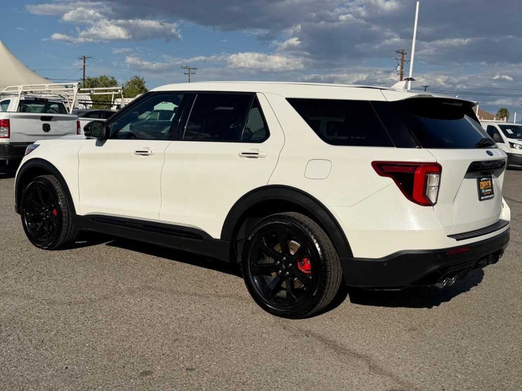 Ford Explorer Vehicle Full-screen Gallery Image 09