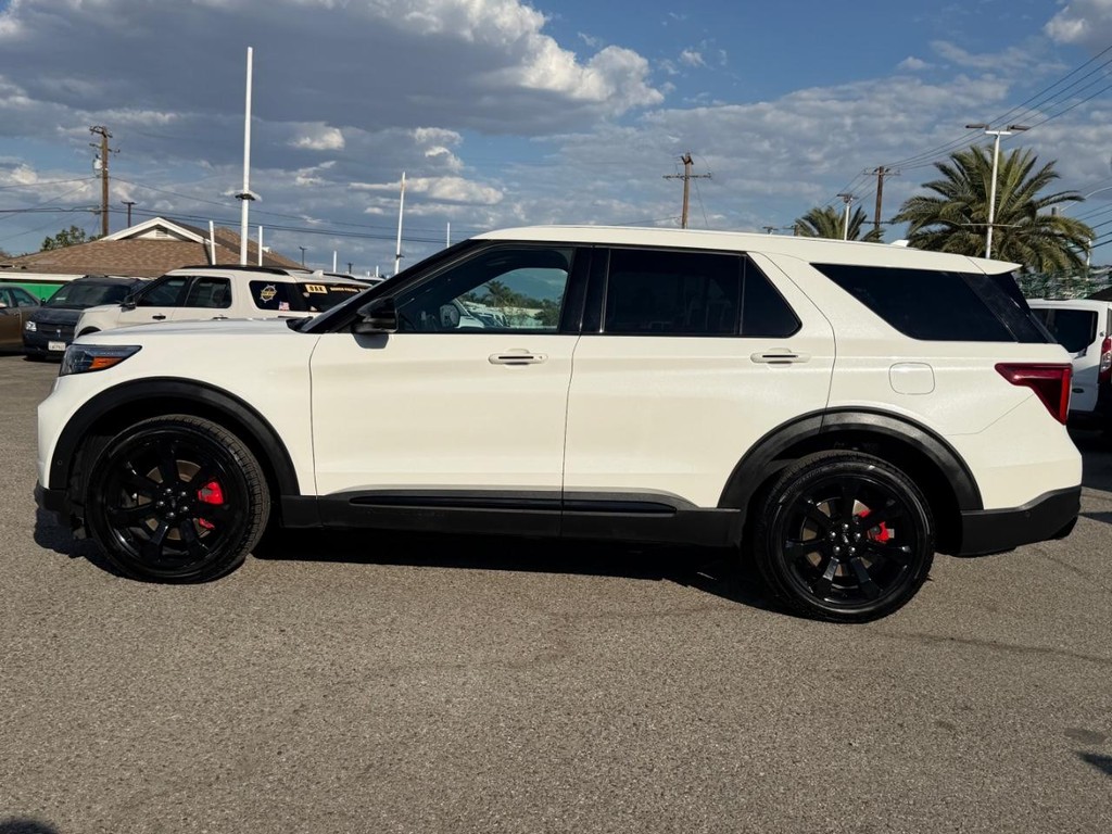 Ford Explorer Vehicle Full-screen Gallery Image 11