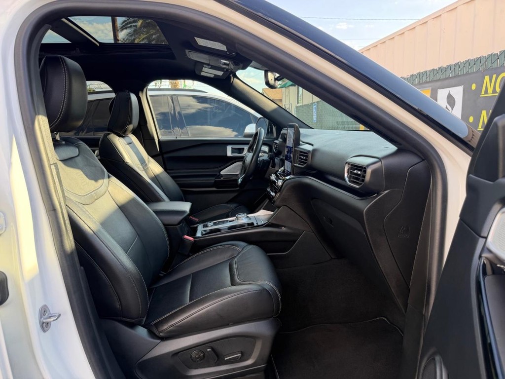 Ford Explorer Vehicle Full-screen Gallery Image 21