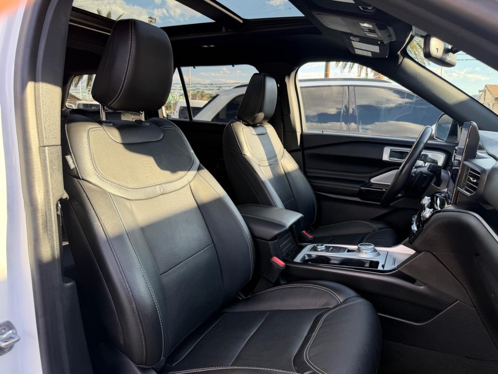 Ford Explorer Vehicle Full-screen Gallery Image 22