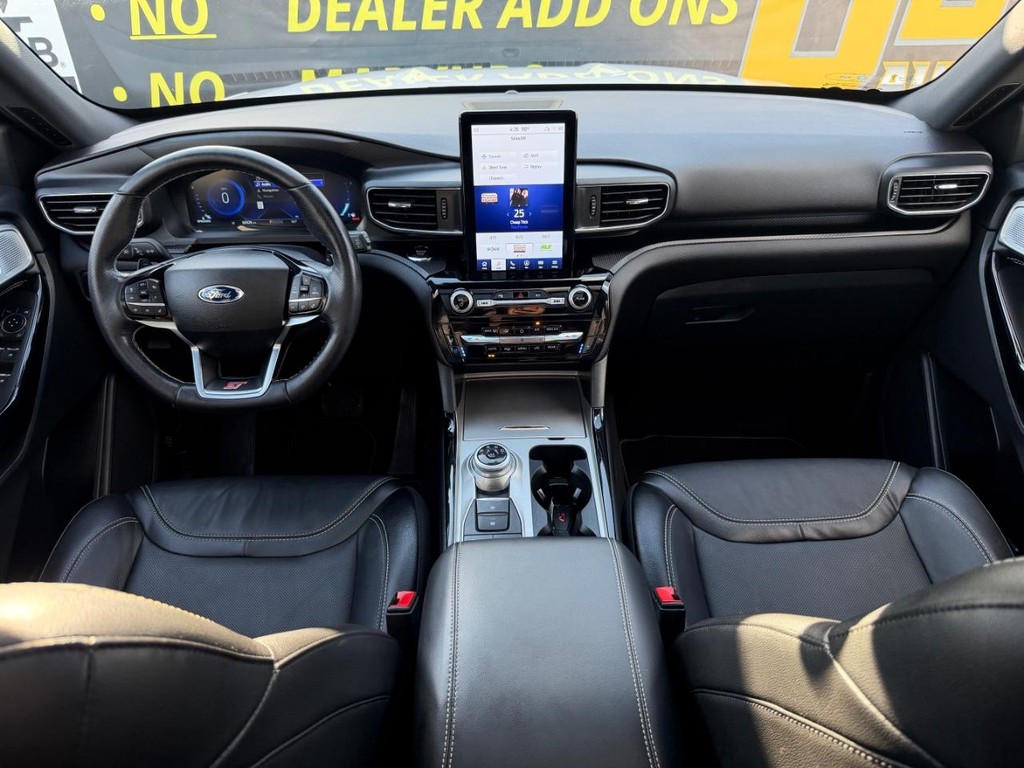 Ford Explorer Vehicle Full-screen Gallery Image 23