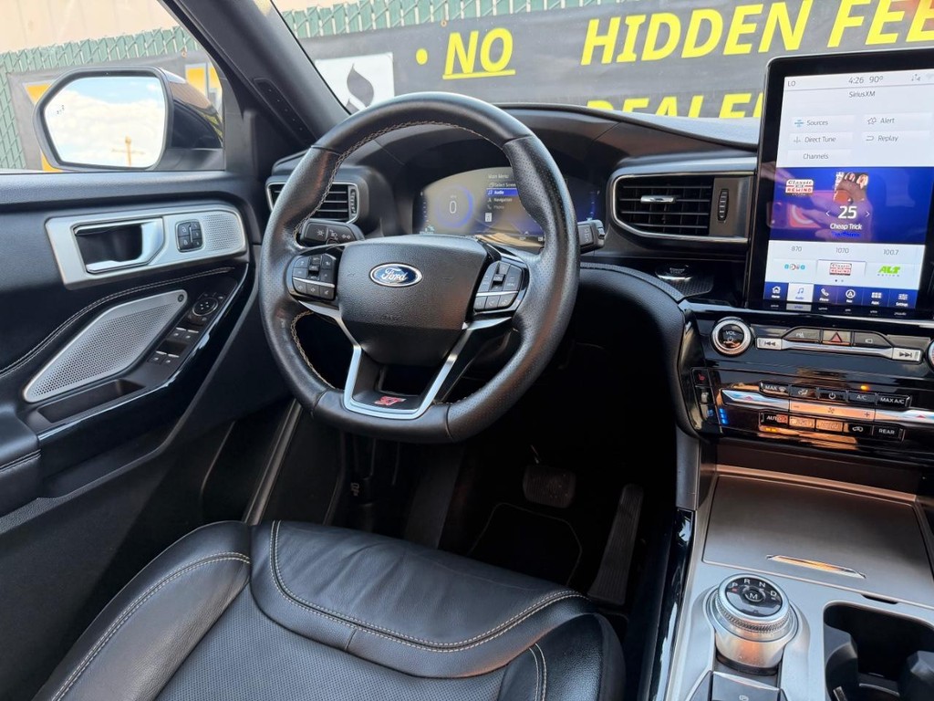Ford Explorer Vehicle Full-screen Gallery Image 24