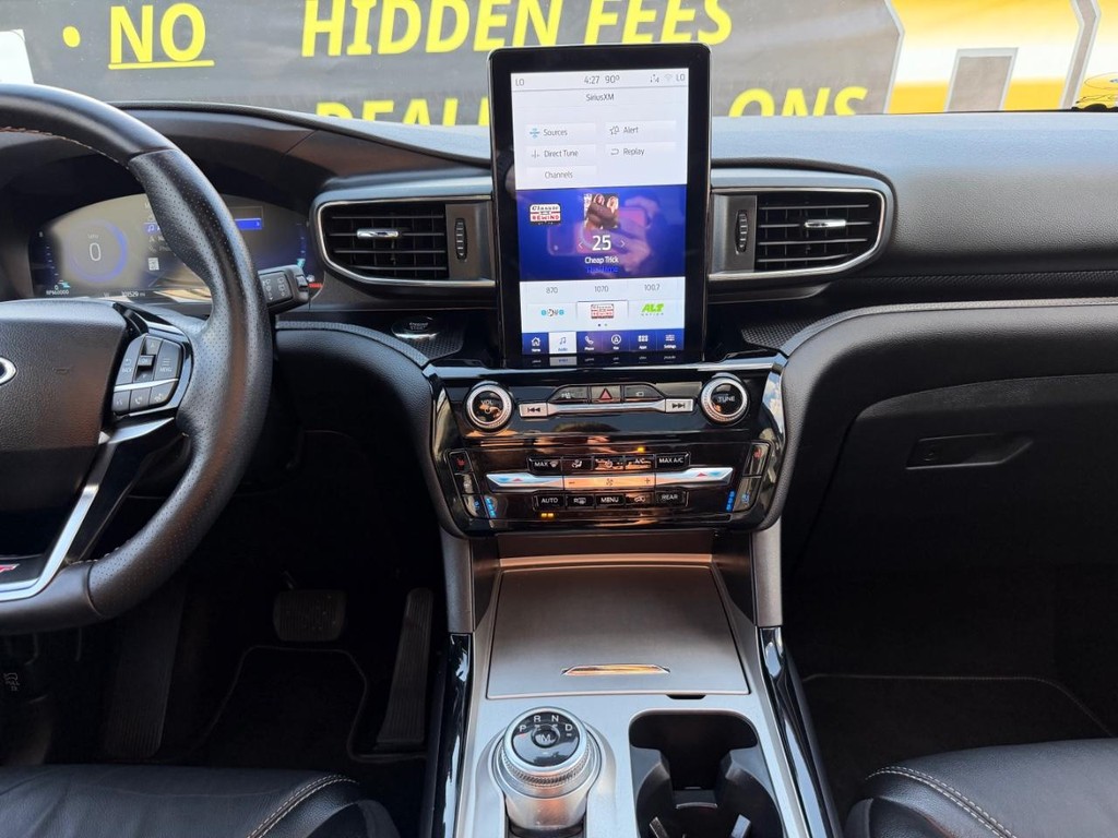 Ford Explorer Vehicle Full-screen Gallery Image 25