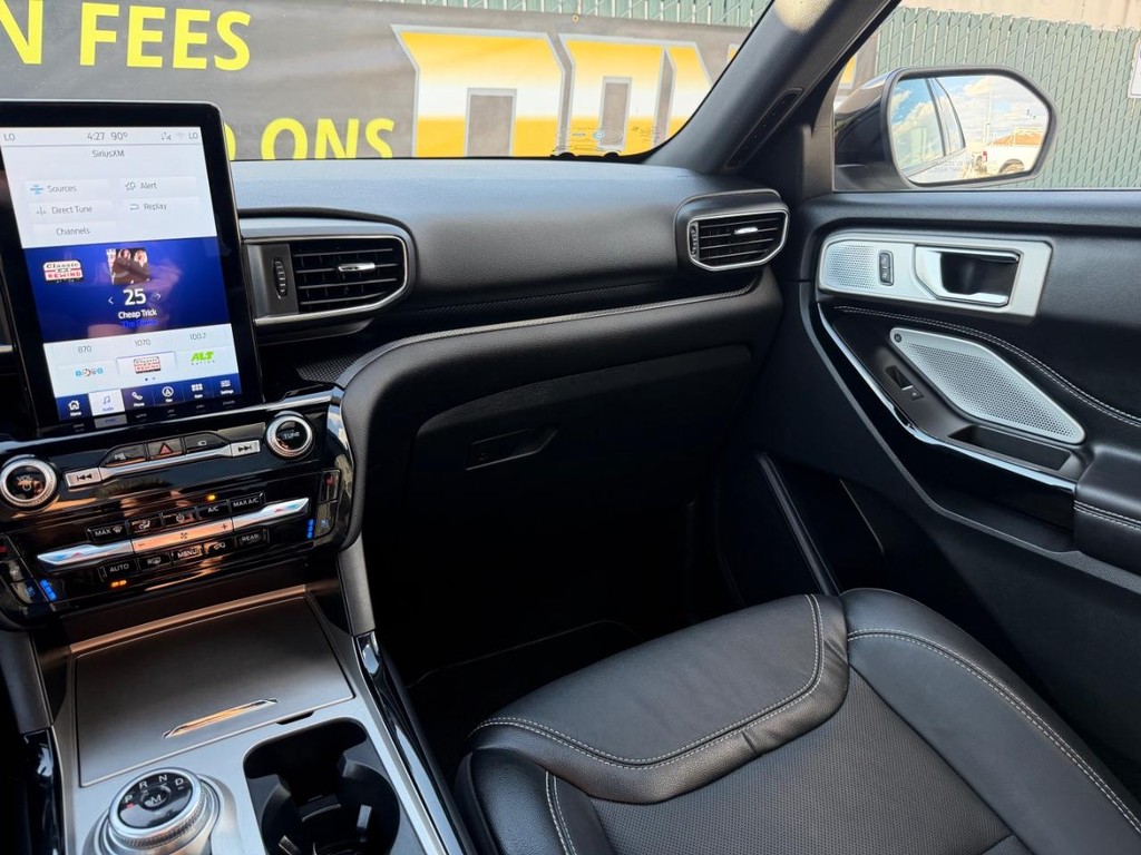 Ford Explorer Vehicle Full-screen Gallery Image 26