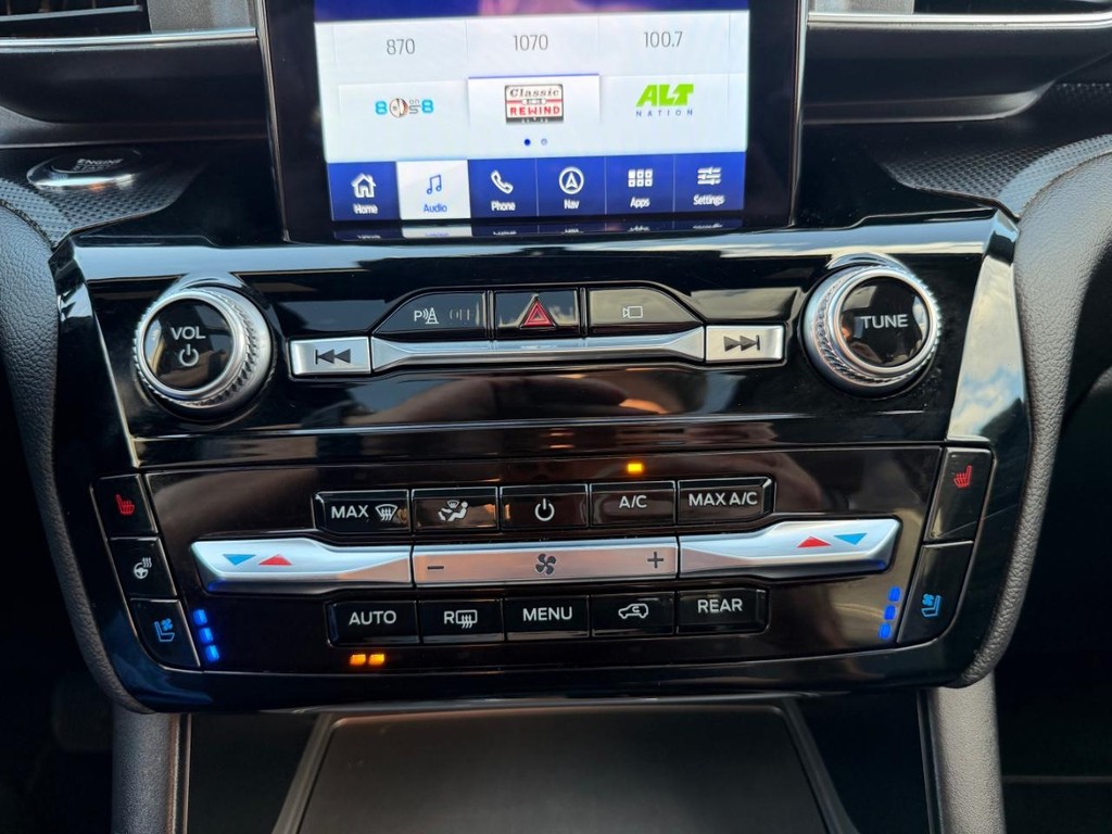 Ford Explorer Vehicle Full-screen Gallery Image 36