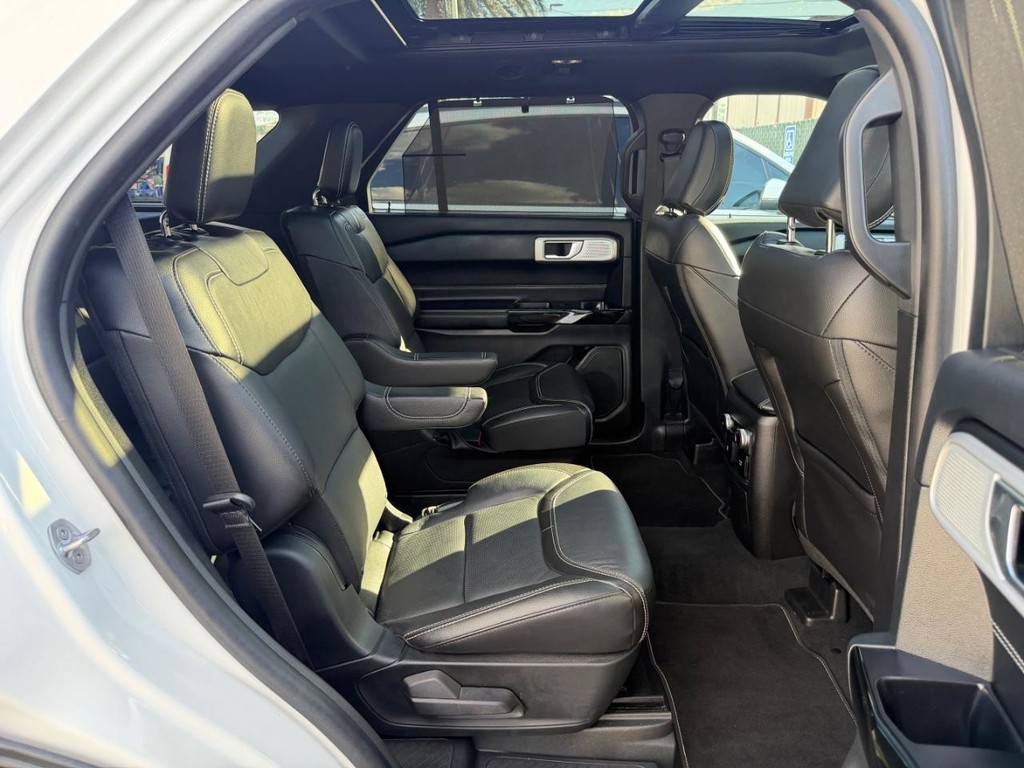 Ford Explorer Vehicle Full-screen Gallery Image 40