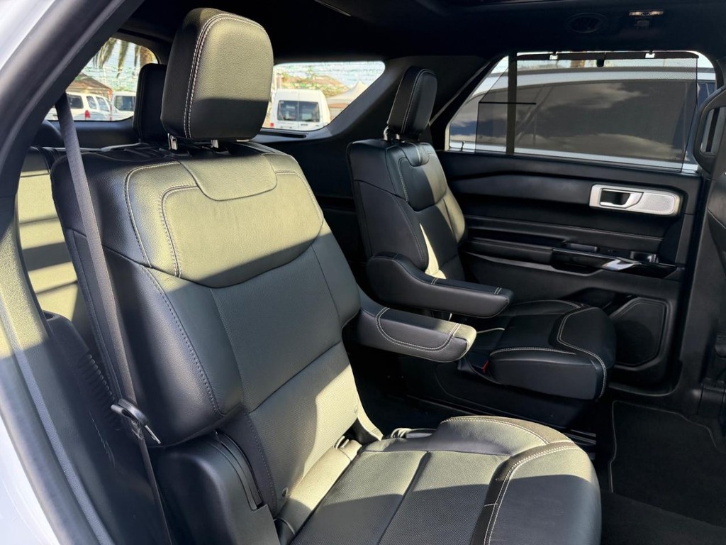 Ford Explorer Vehicle Full-screen Gallery Image 41