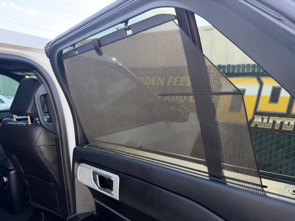 Ford Explorer Vehicle Full-screen Gallery Image 43