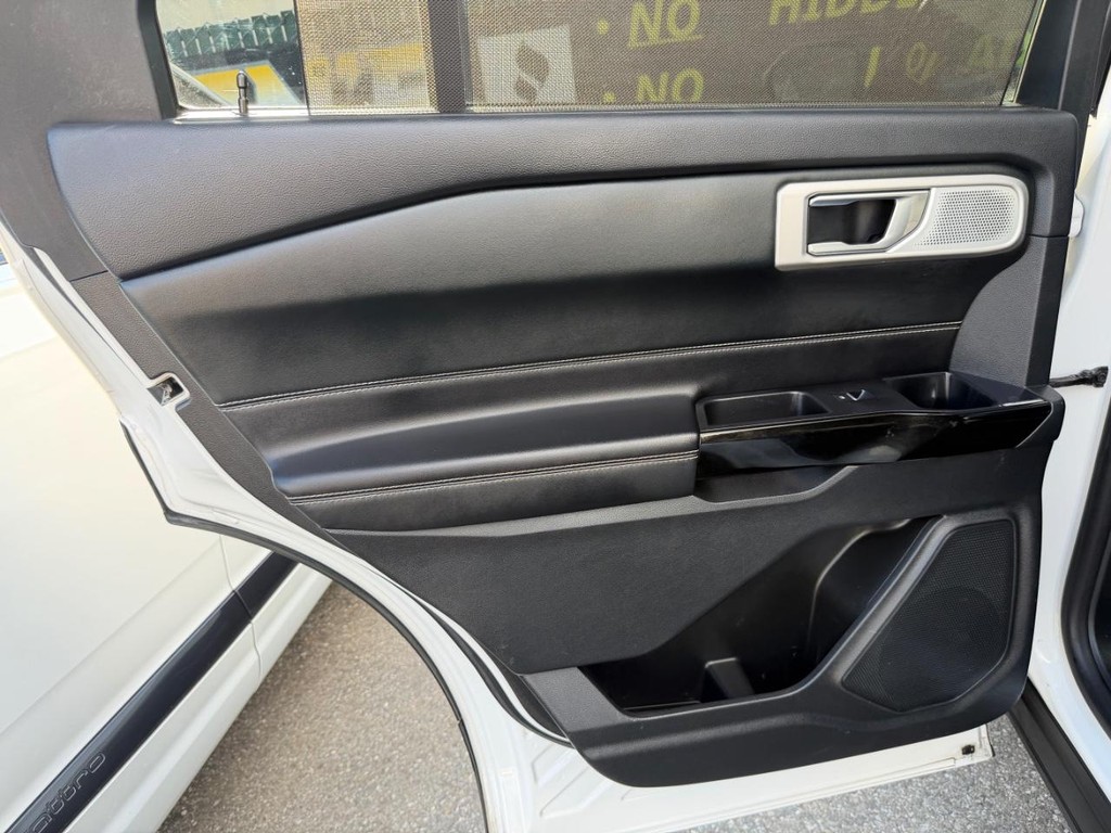 Ford Explorer Vehicle Full-screen Gallery Image 44