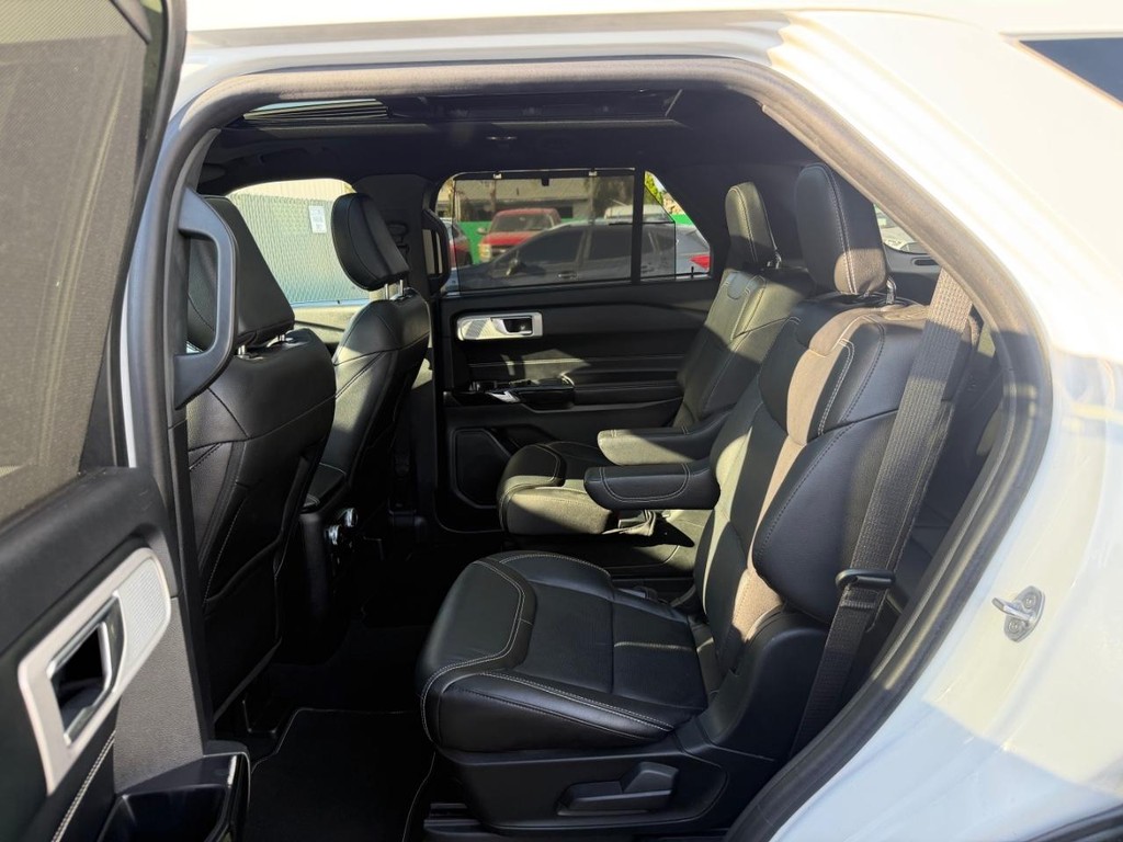 Ford Explorer Vehicle Full-screen Gallery Image 45